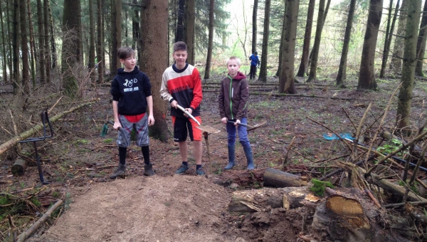Weiterbau der MTB-Übungsstrecke geht voran. 